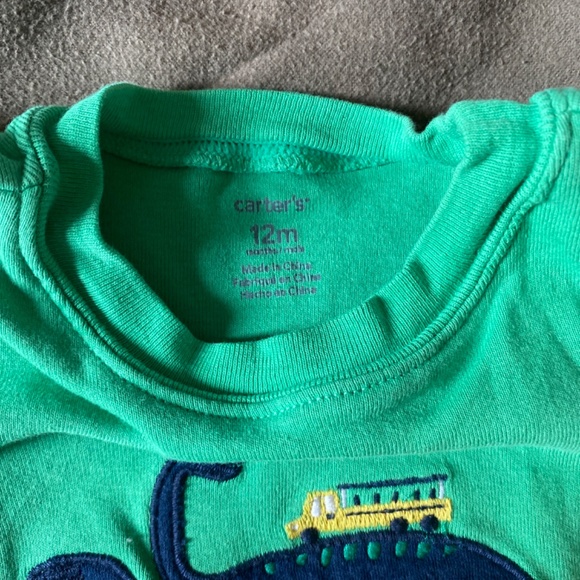 Two matching shirt and shorts sets - Picture 2 of 3